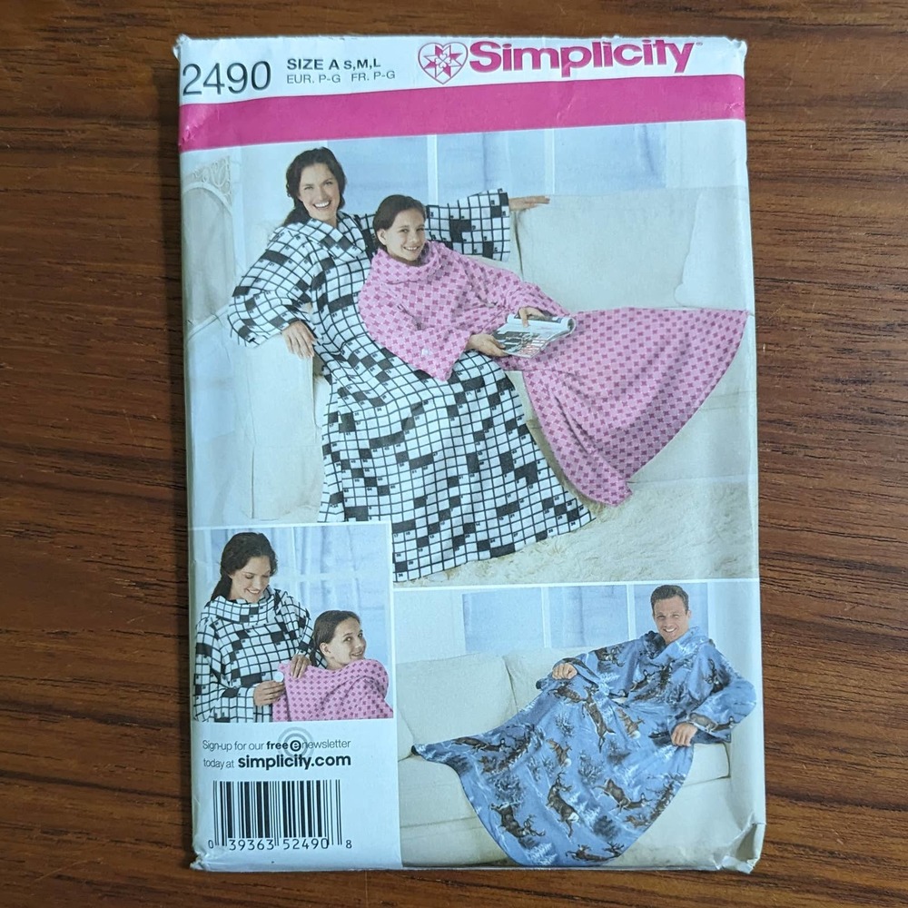 UNCUT Simplicity Pattern 2490 Lounge Blanket S, M, L